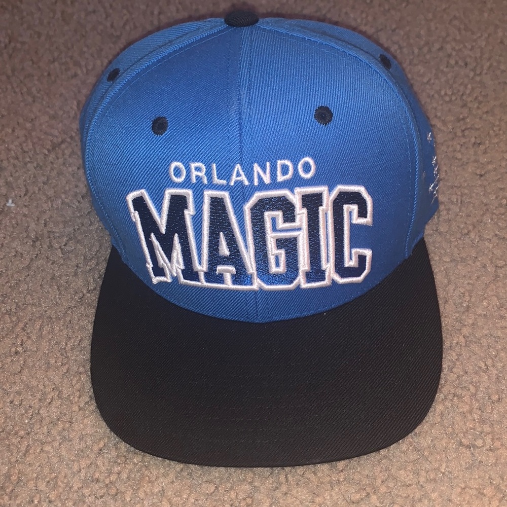 NWOT MENS SNAPBACK - Picture 1 of 3